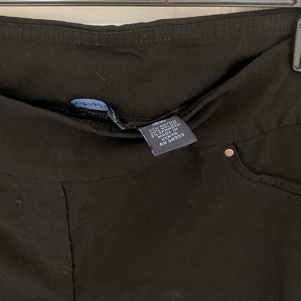 Westbound Woman Capri Pull-On Pants in Black - Picture 6 of 9